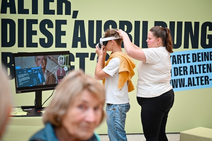Altern auf Probe – mit VR-Brillen lernt man die menschliche Anatomie kennen
