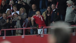 Nach dem Schlusspfiff stürmte Marko Arnautović auf die Tribüne und umarmte seinen Papa.
