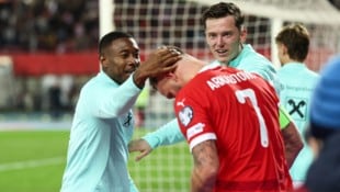 Nach Marko Arnautovics Rekordtreffer stürmten David Alaba und Michael Gregoritsch sofort zu ihm, ...