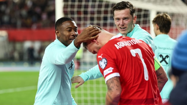 Nach Marko Arnautovics Rekordtreffer stürmten David Alaba und Michael Gregoritsch sofort zu ihm, ...