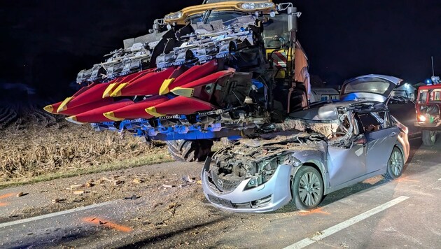 Der Pkw verkeilte sich ungebremst im Mähwerk.