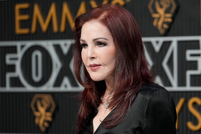 Priscilla Presley soll Berichten zufolge mit „Fergie“ befreundet gewesen sein. Ob sie Sarah ...
