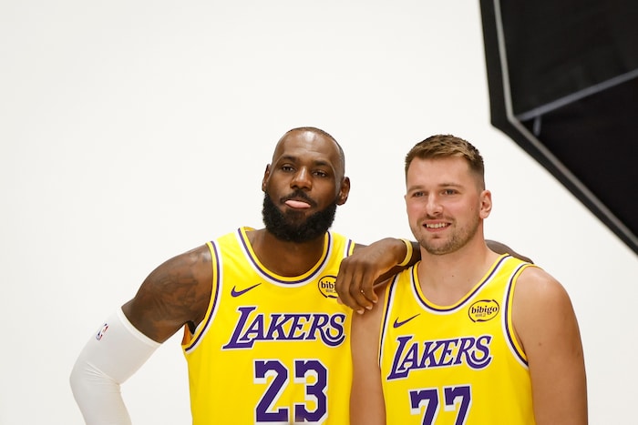LeBron James (l.) und Luka Doncic