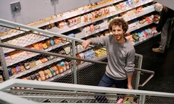 Auf zwei Stockwerken bietet der Supermarkt in Meidling ein Vollsortiment für den täglichen ...