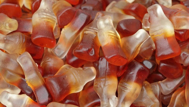 Nachdem er kiloweise Haribo-Cola-Fläschchen gegessen hatte, musste ein Brite mit einer akuten ...