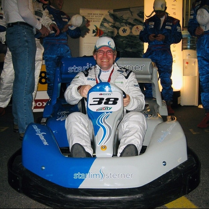 Der Ex-Pilot Bründl im Starlim-Sterner-Kart.