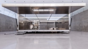 Dieses Aluhaus im KUB darf nun von Besuchern und Besucherinnen bewohnt werden. 