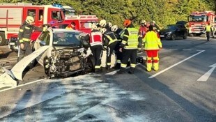 An beiden Pkw entstand Totalschaden.