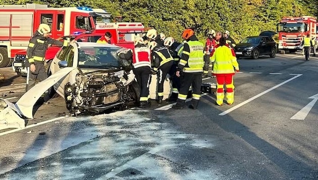 An beiden Pkw entstand Totalschaden.