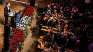 FPÖ-Bundesparteiobmann Herbert Kickl bei seiner Rede am Feldbauernhof in Steinbach am Attersee.