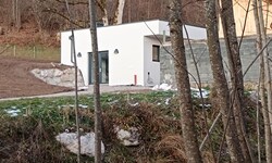 Ein Neubau am Hof ist in einer roten Sperrzone entstanden.