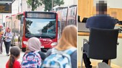 Nach einer Attacke auf einen Busfahrer mitten in Innsbruck musste der Mann nun vor Gericht Platz ...
