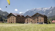 Das 2019 eröffnete Aparthotel verfügt über rund 330 Betten und wurde damals von der ...