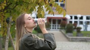 Energydrinks sind in den Schulen im ganzen Land weit verbreitet, aber nicht gern gesehen