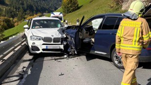 An beiden Fahrzeugen entstand großer Schaden. 