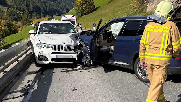 An beiden Fahrzeugen entstand großer Schaden.