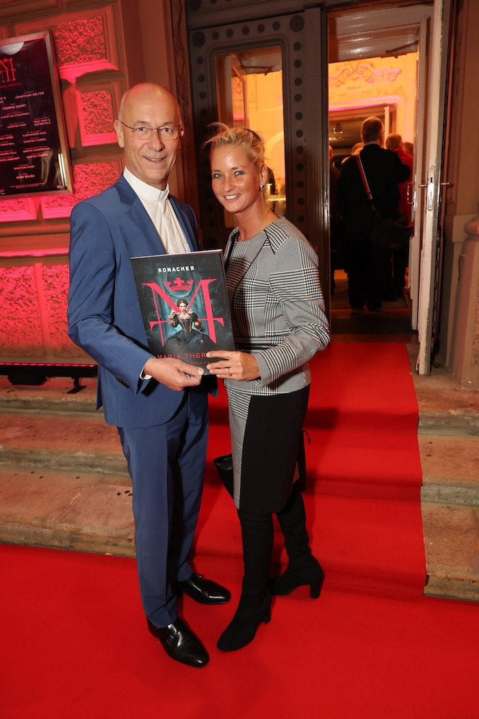 Premiere mit dem Segen von oben: Dompfarrer Toni Faber und Natalie Nemec