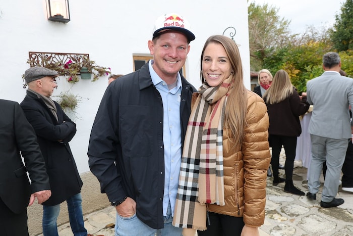 Thomas Morgenstern mit seiner Begleitung Jennifer in der Csello Mühle in Oslip