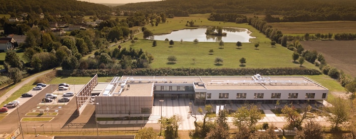 Aus Holz, für die Zukunft: Das von O.K. Energie Haus errichtete Internat der Keramikfachschule ...