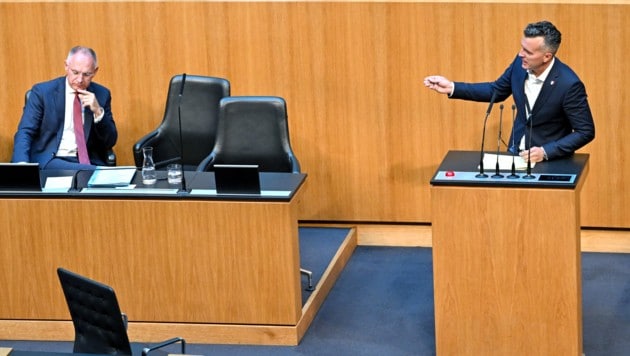 FPÖ-Sicherheitssprecher Darmann (re.) nimmt den Spionage-Fall zum Anlass, um Innenminister ...