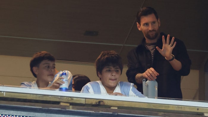 Lionel Messi sah die Partie von der Tribüne aus.
