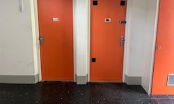 Tür an Tür liegen die beiden Wohnungen des mutmaßlichen Täters und des Opfers.