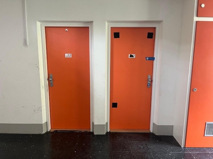 Tür an Tür liegen die beiden Wohnungen des mutmaßlichen Täters und des Opfers.