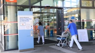 Nach fünf Stunden wurde der 85-Jährige von den Ärzten des Klinikums Klagenfurt wieder nach Hause ...