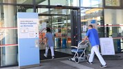 Nach fünf Stunden wurde der 85-Jährige von den Ärzten des Klinikums Klagenfurt wieder nach Hause ...