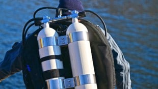 Zum „Notaufstieg“ der beiden Taucher im Klopeiner See dürfte es aufgrund eines technischen ...