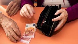 Geld herauslocken – das ist das einzige Ziel der frechen Mitglieder der „Öltank-Mafia“.