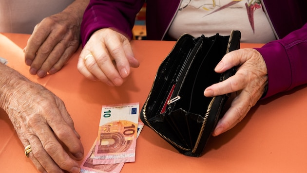 Geld herauslocken – das ist das einzige Ziel der frechen Mitglieder der „Öltank-Mafia“.