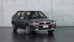 Dieses Auto vom verstorbenen Dirigenten Herbert von Karajan wurde in Salzburg versteigert.