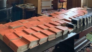 Bis 2003 schrieb Grilj in orangen, danach in schwarzen Notizbüchern