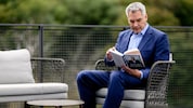 Nach 265 Tagen meldet sich der Ex-Kanzler mit einem Buch zurück.