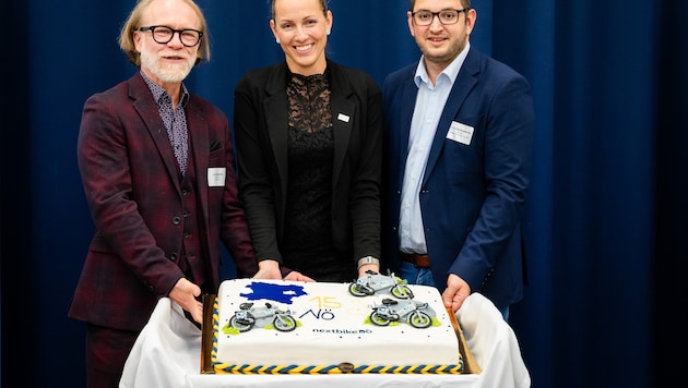 Bei der Jubiläumsfeier: Marco Weigert („nextbike“), Susanna Hauptmann (Radland NÖ) und ...