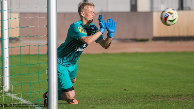 St. Johann-Goalie Wallinger konnte die Niederlage nicht verhindern.