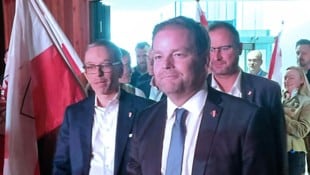 Parteichef Herbert Kickl (li.) stärkte Markus Abwerzger beim Landesparteitag in Mayrhofen den ...