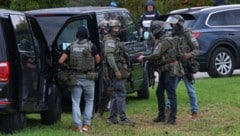 Spezialeinsatzkräfte aus Oberösterreich und Salzburg wurden nach Adlhaming (OÖ) beordert.