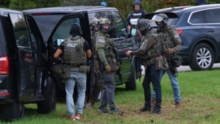 Spezialeinsatzkräfte aus Oberösterreich und Salzburg wurden nach Adlhaming (OÖ) beordert