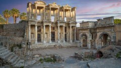 Die berühmte Celsusbibliothek, die gleichzeitig ein Grabmal ist, lockt jährlich 4 Millionen ...