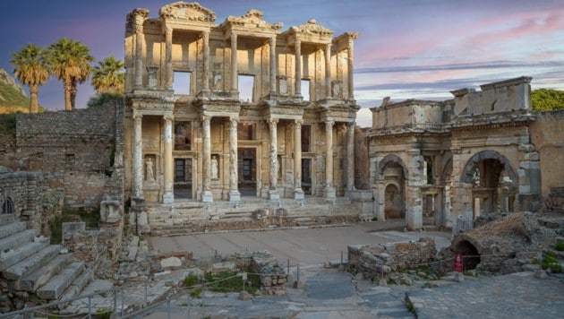 Die berühmte Celsusbibliothek, die gleichzeitig ein Grabmal ist, lockt jährlich 4 Millionen ...