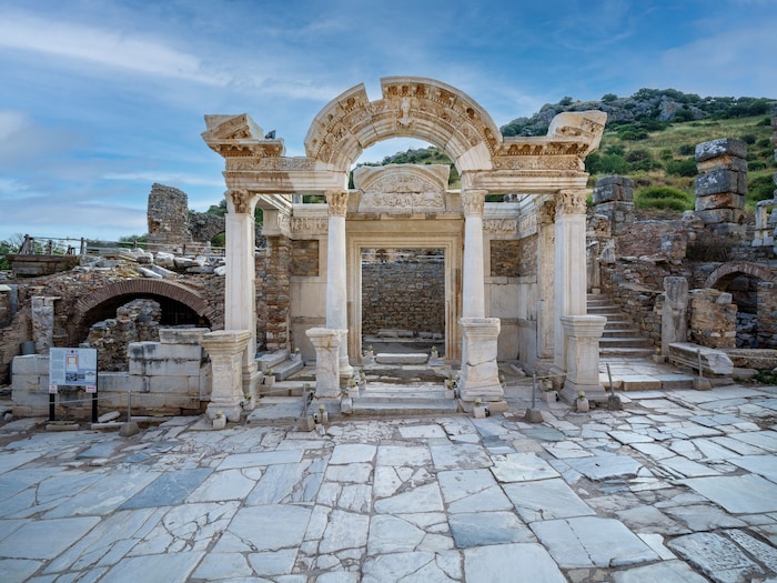 Mit dem restaurierten Hadrianstempel haben österreichische Archäologen den Grundstein für den ...