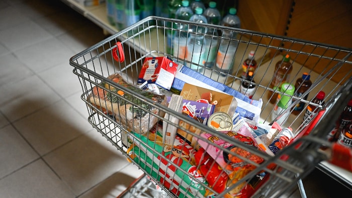 Die Produkte des Rotkreuz-Marktes kommen von Supermärkten sowie von privaten Spendern.