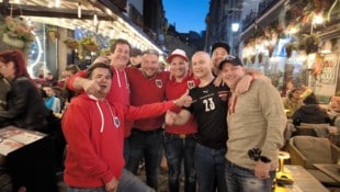 Diese österreichischen Fans feierten Samstag Abend bereits in der Altstadt von Bukarest.
