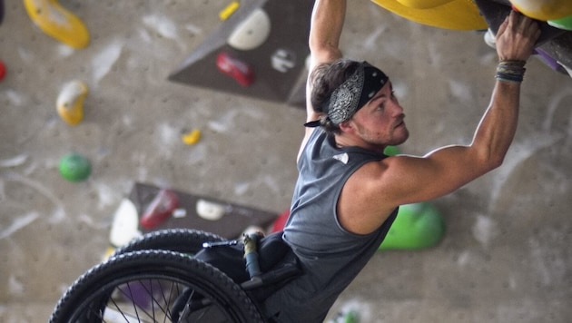 Der seit einem Gleitschirm-Unfall querschnittsgelähmte Angelino Zeller ist ein begnadeter ...