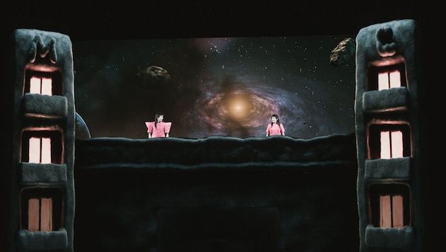 Liebende unter einem unglücklichen Stern: Romeo (Mario Lopatta) und Julia (Luiza Monteiro)