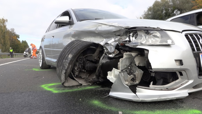 Da geht nichts mehr: Totalschaden nach Crash auf der A14.