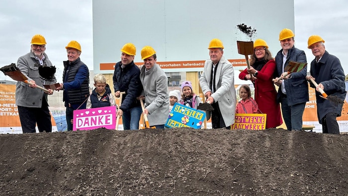 Der Spatenstich für das neue Klagenfurter Hallenbad ist erfolgt.