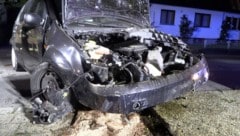 Komplett geschrottetes Auto in Lustenau. 